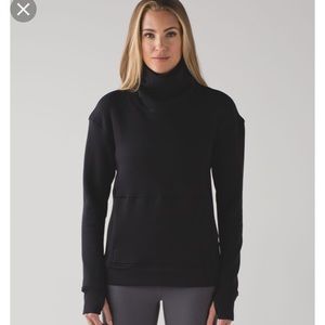 Lululemon kick the cold funnel neck